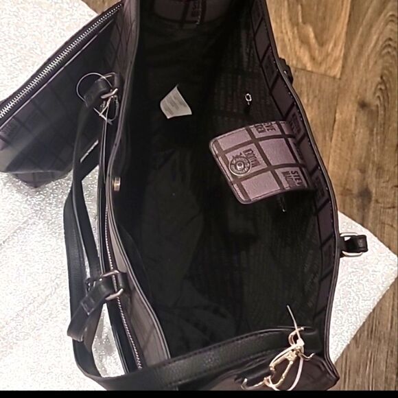 Steve Madden BLivia Logo Tote Bag w/Detachable Wristlet - Picture 10 of 12
